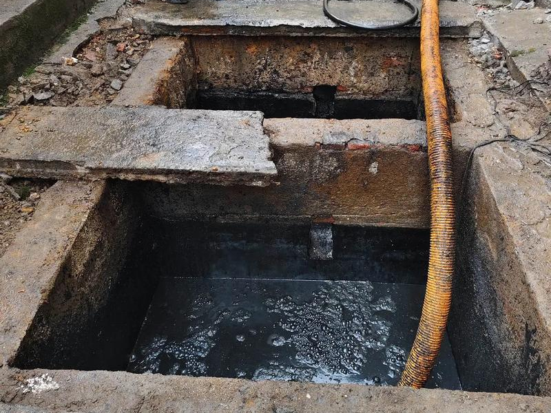 东山清理化粪池